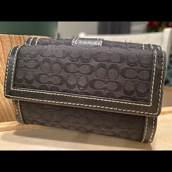 Coach Signature Soho Trifold Wallet - Picture 2 of 5